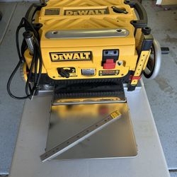 Dewalt Planer With New Extra Blades Pack