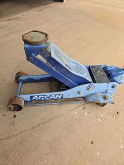 Old arcan floor jack