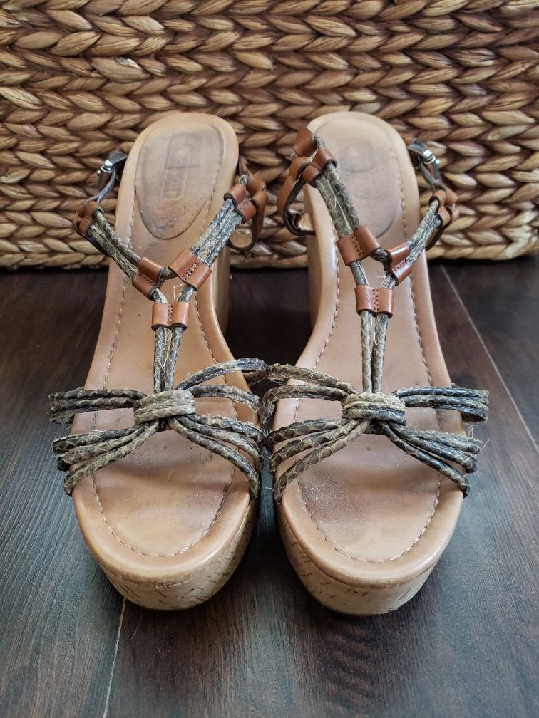 ⭐ Coach wedges