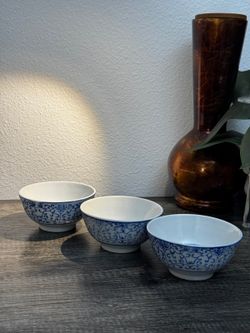 Set of 3 Chinese Blue White Porcelain Rice Bowls Floral Scroll Pattern