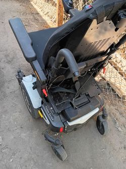 Electric wheelchair