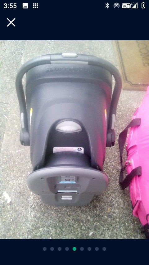 UPPAbaby Mesa Car seat W/Base