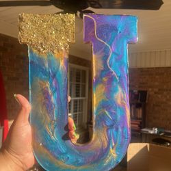 Resin Art letter “U”