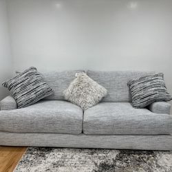 “Stylish & Cozy Couch – Perfect for Living Room!”