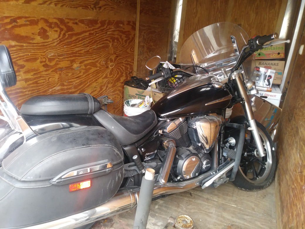 2010 yamaha v star 950 accident motocycle parts or best offer