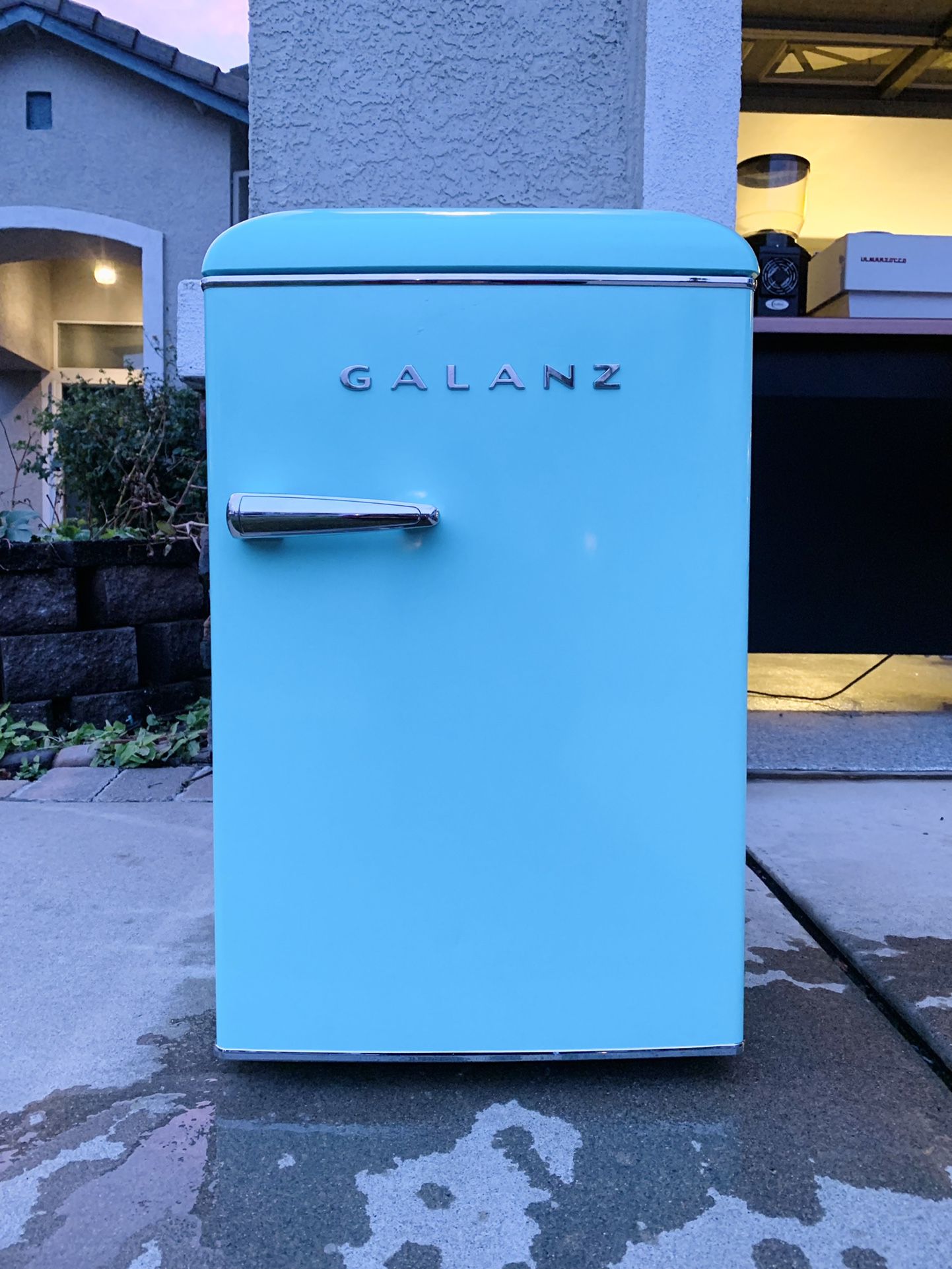 Galanz 2.5 cu. ft. Retro Mini Fridge in Surf Green with Freezer