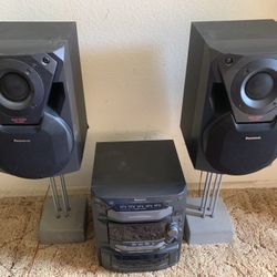 Panasonic 5 CD Stereo system with speakers