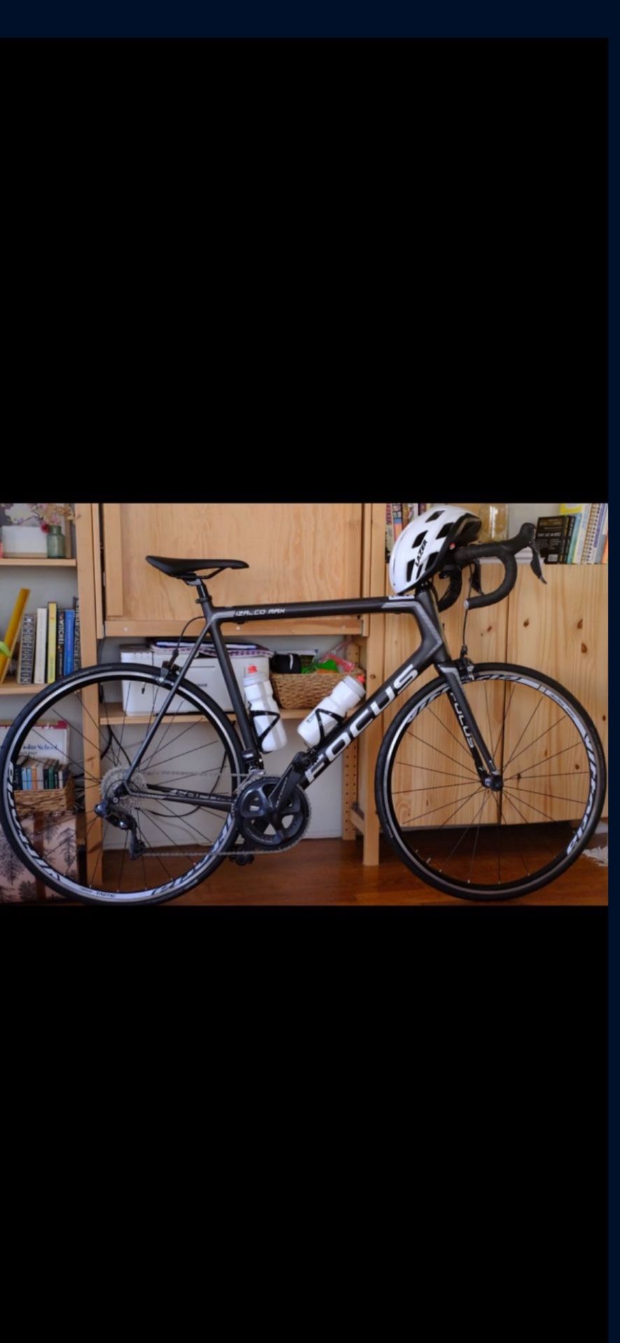 Focus Izalco Max Carbon Road Bike + Ultegra Di2 + Gear Bundle
