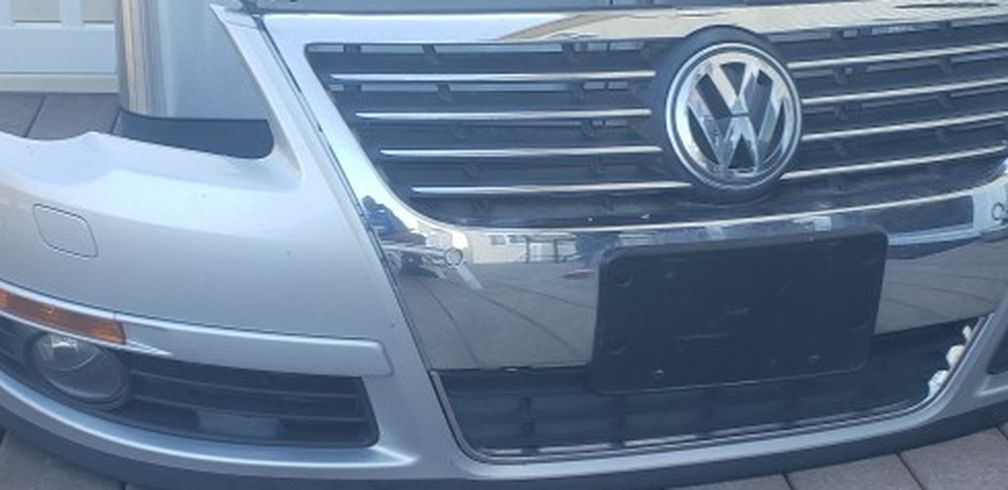 2006 2011 VW PASSAT FRONT BUMPER COVER WITH PARKING SENSOR