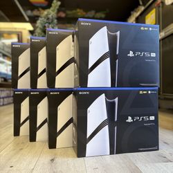 PlayStation 5 Pro (Bundles Available) (Take It Home In Payment/ llévatelo a casa en pagos) 