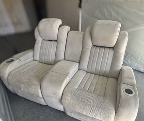 Powered recliner sofa