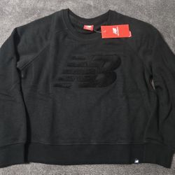 NEW BALANCE VARSITY CREW SWEATER SIZE MEDIUM