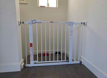 Extra Wide Pet Gate / Safety Gate - Fits Openings 29” - 48”