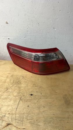2007 2008 2009 Toyota Camry driver side taillight