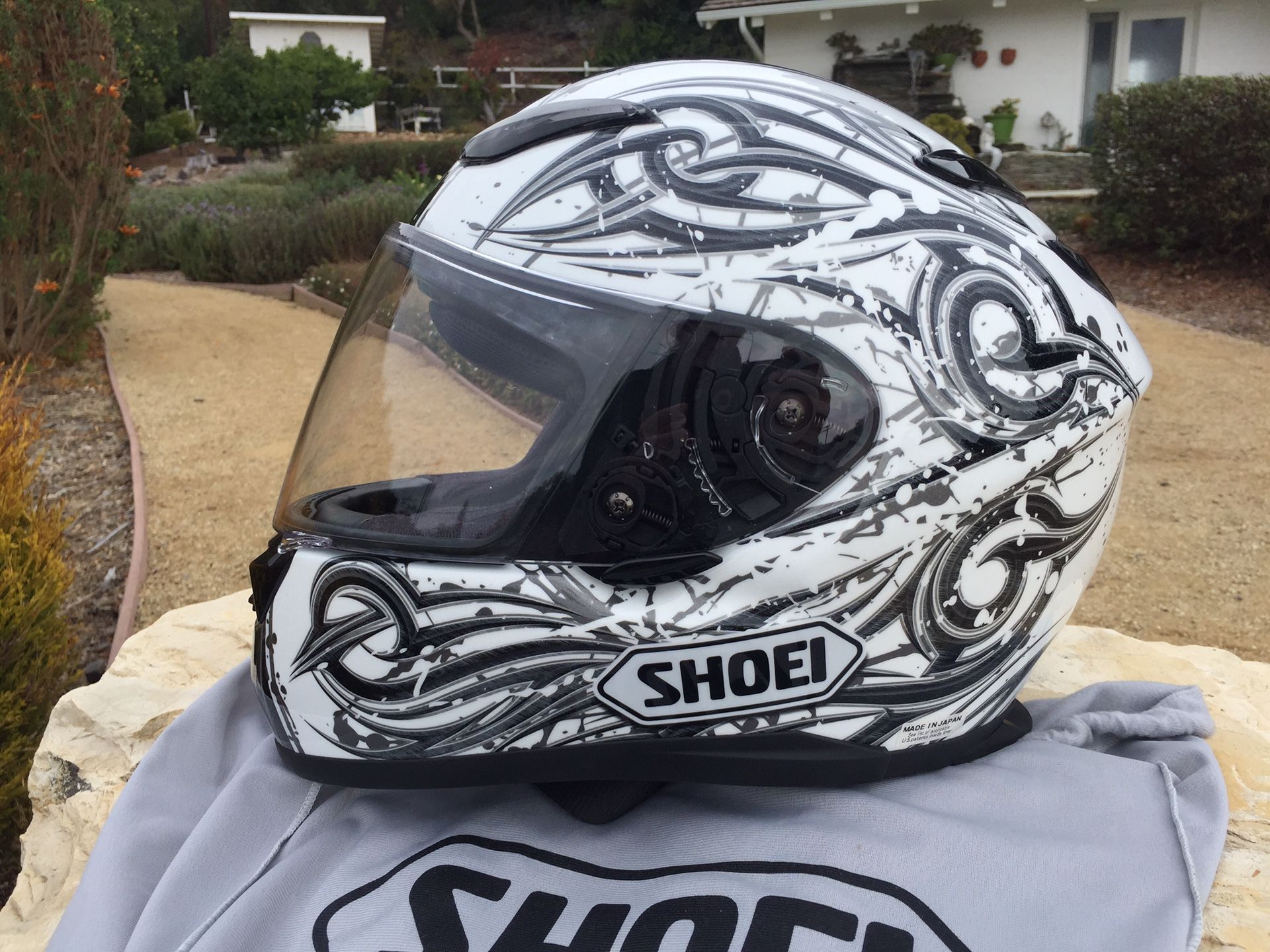 LIKE NEW! Shoei “HADRON” motorcycle helmet (size small) VERY RARE DESIGN, helmet is just like new!!!! (Aria AGV BELL RF 1200 rf1100 gt air 2 ii ne