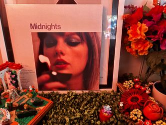 Taylor Swift Midnights Lavender Edition (Used LP)