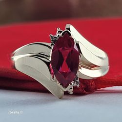 10K Yellow Gold Ruby and Genuine Diamond Ring Size 8.25 - Solid Gold!/ Anillo de Oro 1 Rubí y Diamantes! 👌🎁Post Tags: Anillo de Oro