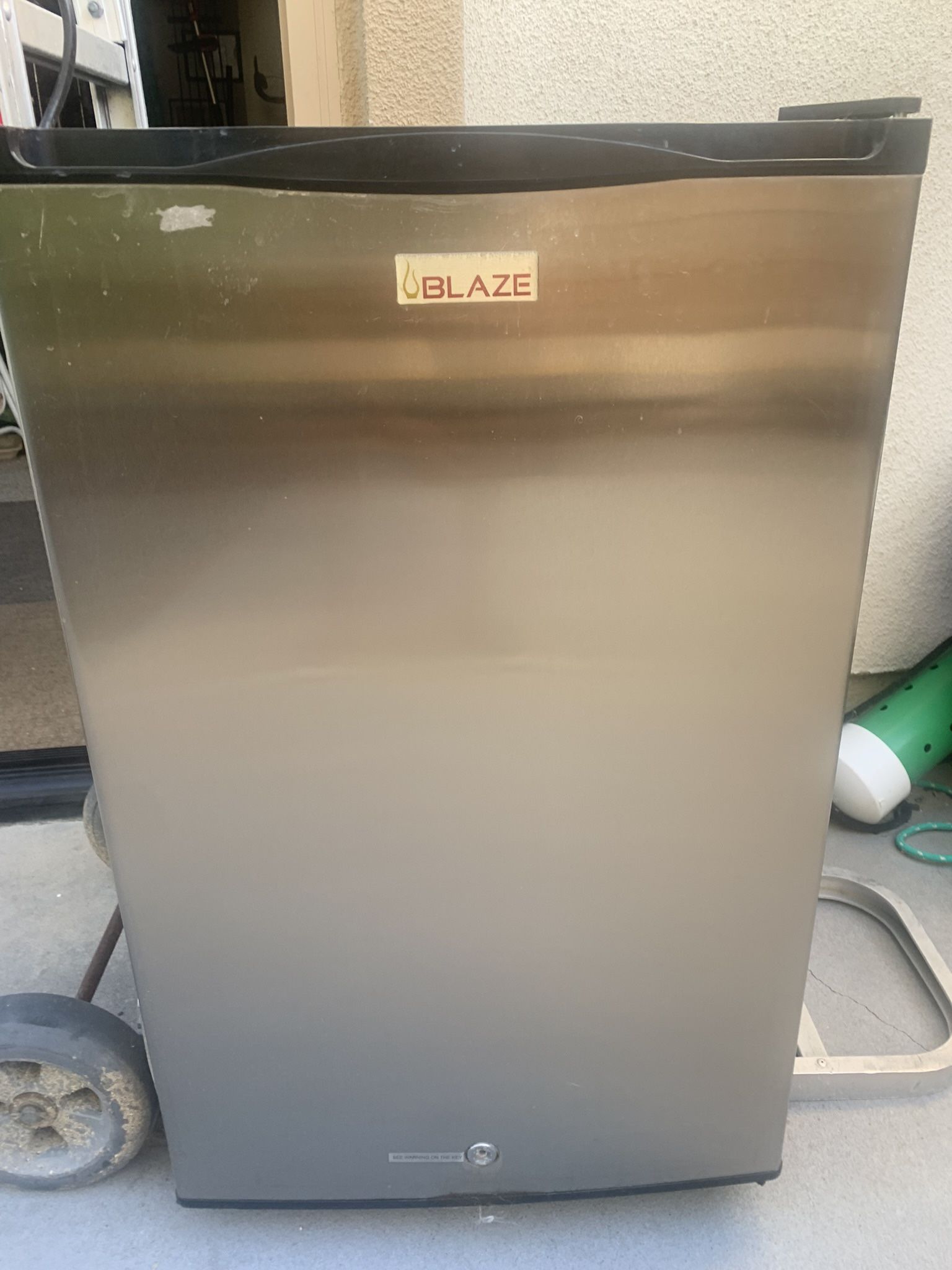Blaze Model BLZ-SSRF130 Mini Fridge $25