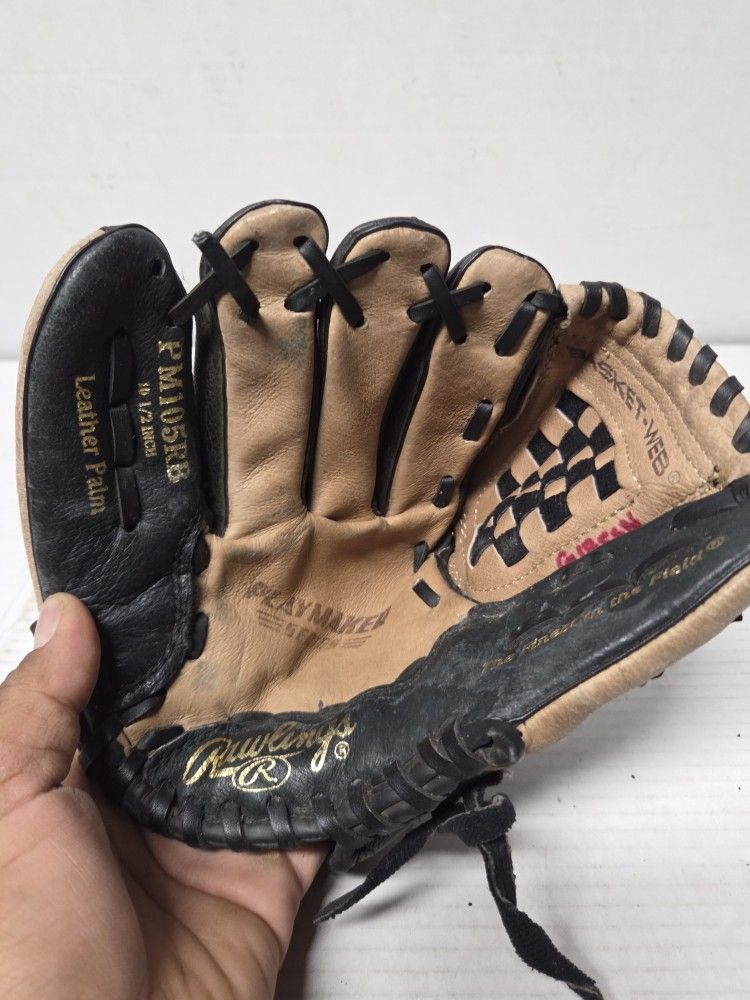 Rawling Youth Baseball Glove Size  10 ½Right Hand 