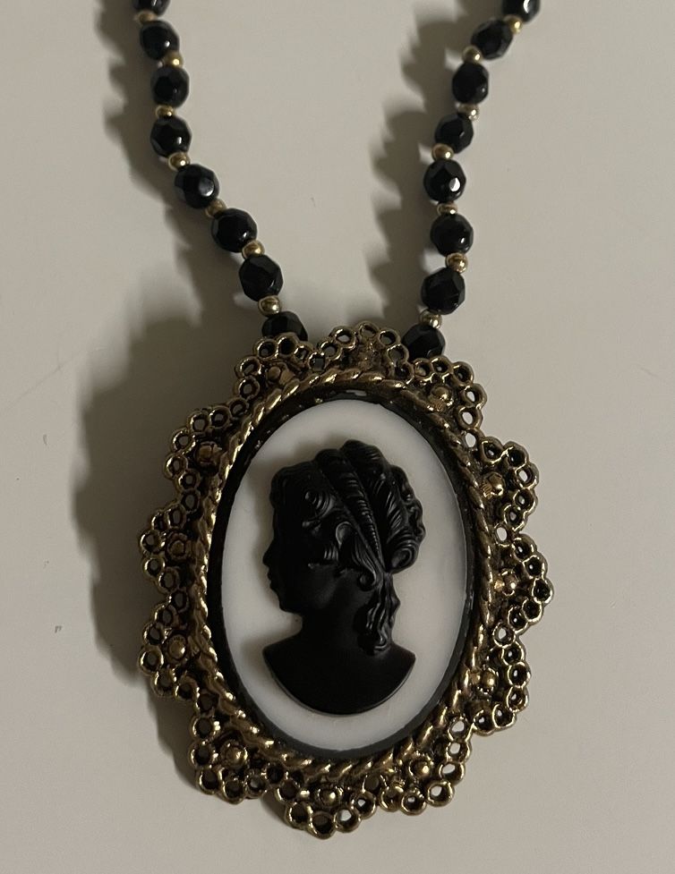 Vtg Milk glass Cameo Brooch Neckalce