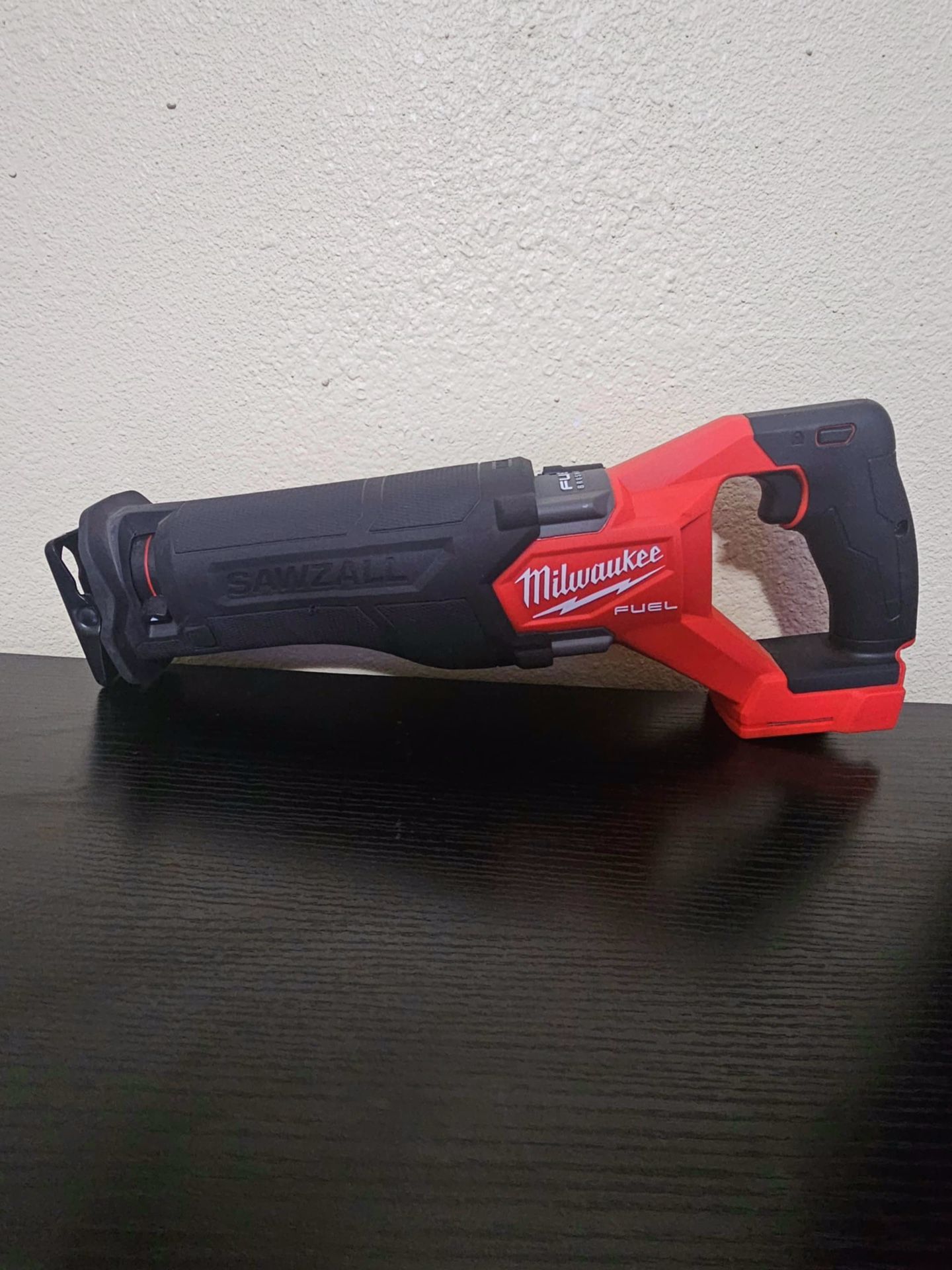 MILWAUKEE M18 FUEL SAWZALL