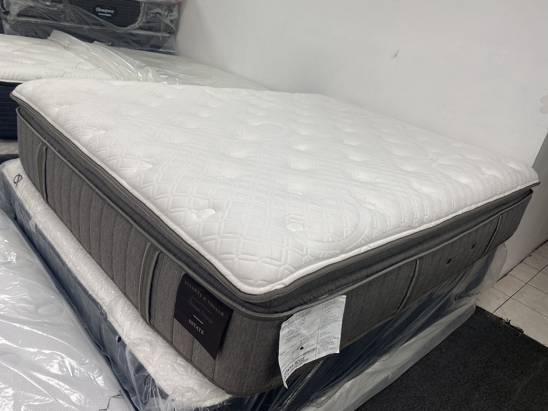 Queen Pillowtop Mattress Set