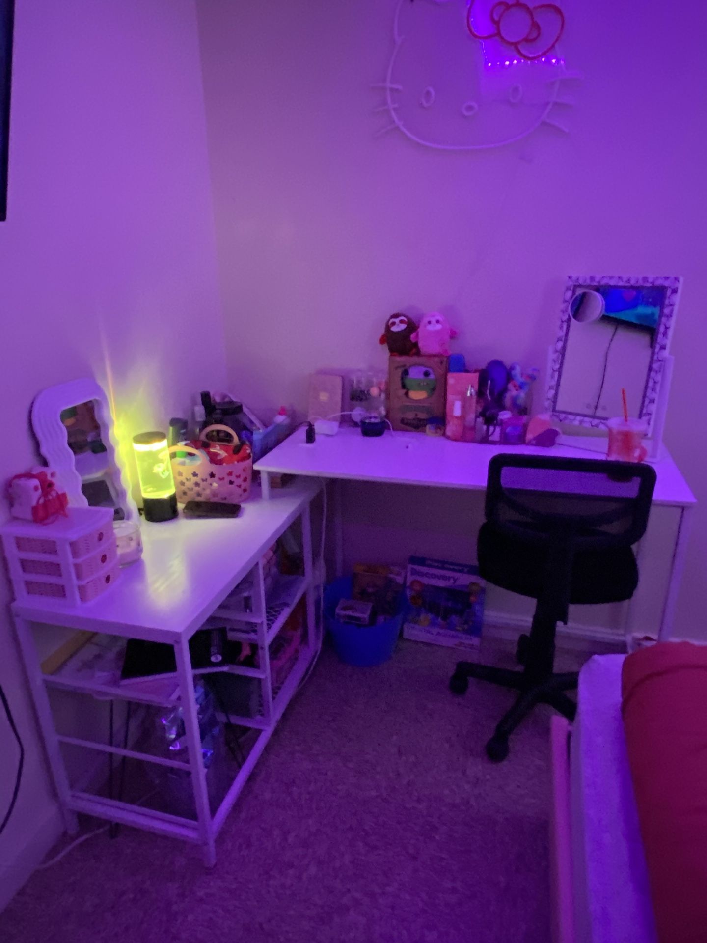 desk/ vanity