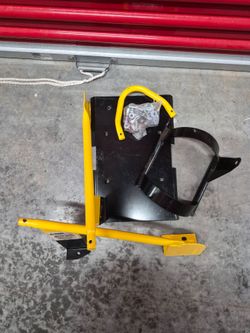 Motorcycle wheel chuck