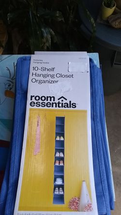 Hanging closet organizer