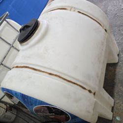 Water Tank 235 Gallon $500 Read Ad.