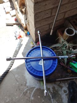 Heavy duty lug wrench