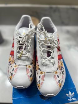 Adidas floral w/ gold accent wmn 8.5