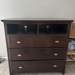4 Piece bedroom Furniture Set