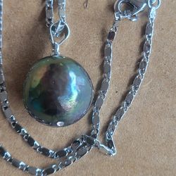 Tahitian pearl pendant