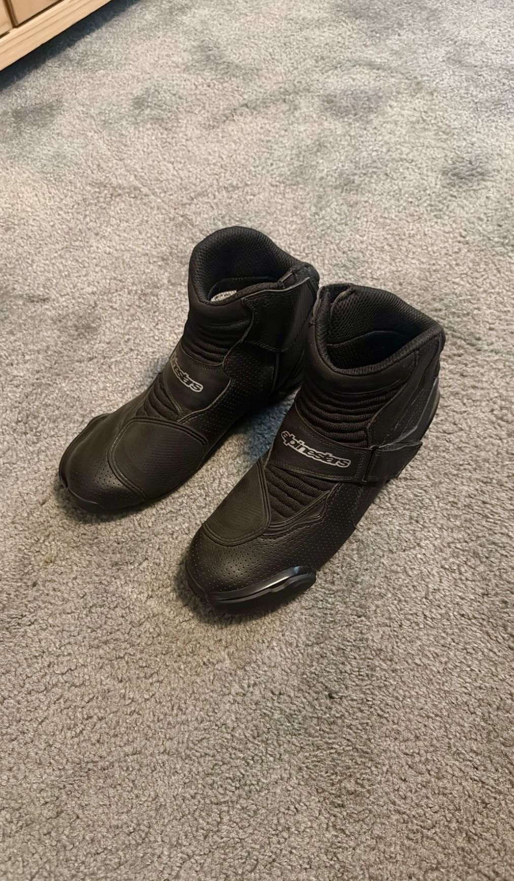 Brand new Alpinestars leather V2 race boots plus toe sliders (size 12)