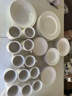 Dinnerware set