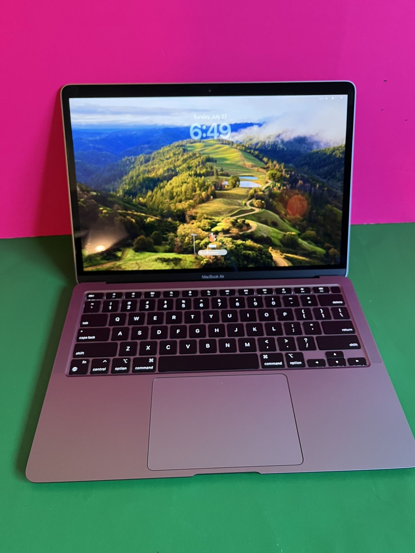 Apple MacBook Air 13 (2020 Model/ M1 chip) 8GB Memory 128GB storage works perfect (90 % + battery)