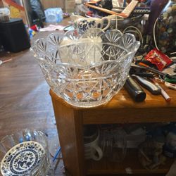 CRYSTAL SCALLOPED 10"SERVING BOWEL