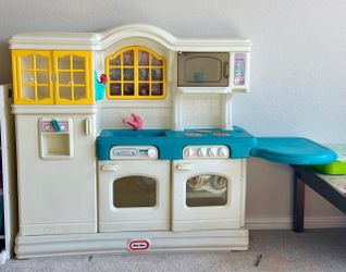 Little Tykes County Kitchen & Accesories