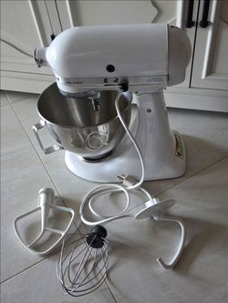 KitchenAid Classic Series 4.5 Quart Tilt-Head Stand Mixer K45SS, White in Perfect  Condition!
