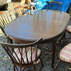 Oval Pennsylvania House solid wood dining room table