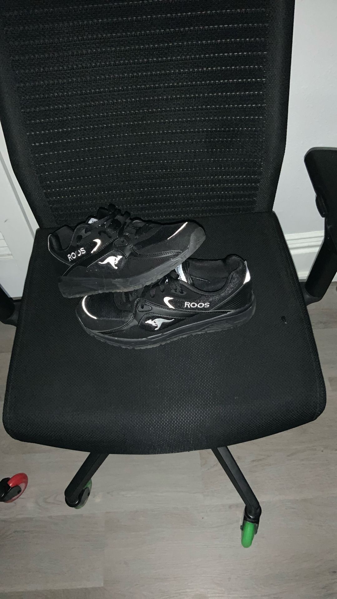 Roos Shoes