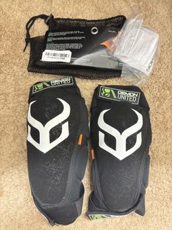 NEW Demon United Knee Pad V3 Size M