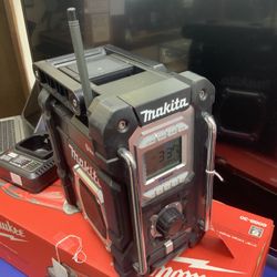 Makita Bluetooth FM Outdoor Jobsite Portable Speaker