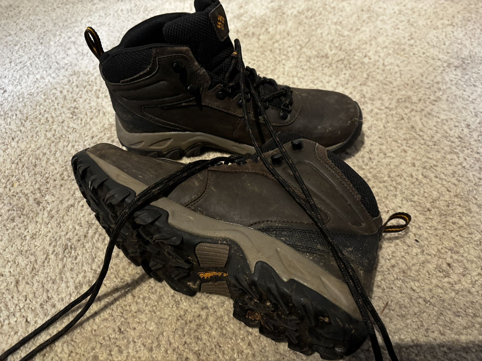 Men’s 9 Columbia Waterproof Hiking Boots 
