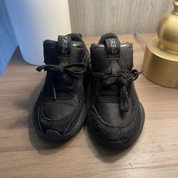 Puma Boys Shoes Size 13.5