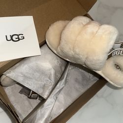 UGG SLIPPERS