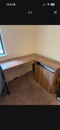 Corner desk