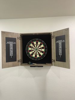Dartboard with Rustic Wood Cabinet + Darts – Excellent Condition