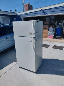 Apartment size refrigerator